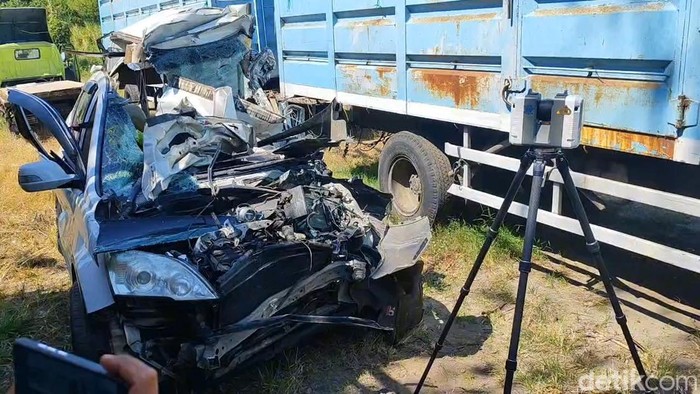 Kerangka mobil CR-V yang sebabkan 5 orang tewas-4 luka