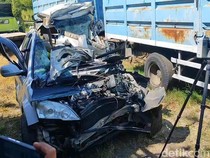 Polisi Olah TKP Kecelakaan Maut CR-V Tabrak Truk Tewaskan 5 Orang