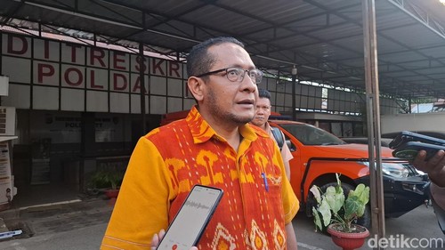 Ketua DPRD TTU Kristoforus Efi seusai pemeriksaan di Mapolda NTT, Kamis (16/7/2026).