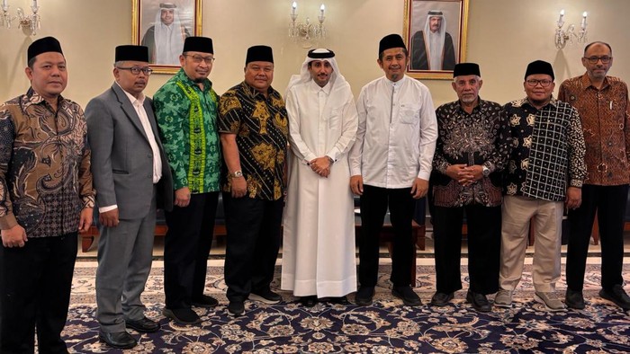 Ketua Umum Pengurus Pusat Ikatan Dai Indonesia (PP IKADI), Dr. K.H. Ahmad Kusyairi Suhail, M.A., menemui Duta Besar Qatar untuk Indonesia, Dr. Sultan bin Mubarak Saad Al Dosari.