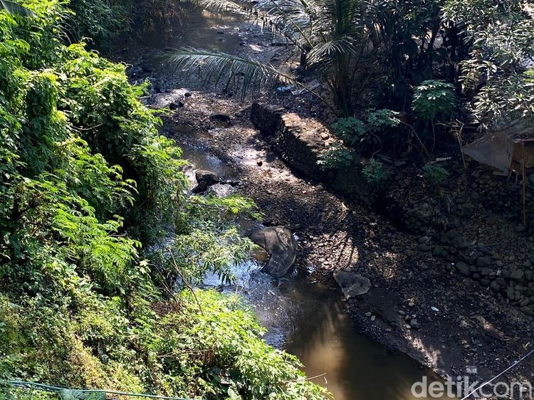Menengok Sungai Cikapundung Bandung yang Kini Menyusut