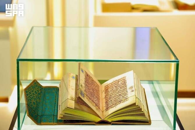 Manuskrip Al-Qur'an langka berusia 1.000 tahun Manuskrip Al-Qur'an langka berusia 1.000 tahun dipamerkan di Pameran