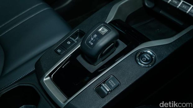 PT Mitsubishi Motors Krama Yudha Sales Indonesia (MMKSI) memperkenalkan Mitsubishi New XForce Hybrid (HEV) di Jakarta, Kamis (16/7/2026). Model ini menjadi kendaraan hybrid pertama Mitsubishi Motors yang dipasarkan di Indonesia.