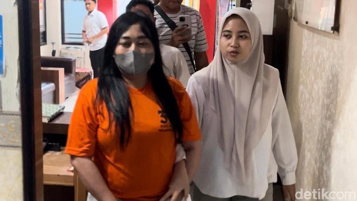 MZ alias Serly (36), korban kekerasan seksual sesama jenis (Lesbi) perempuan inisial DS (33), kini menjadi tersangka penipuan
