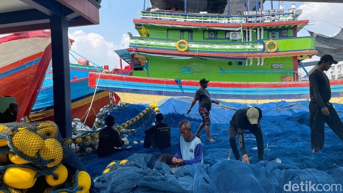 Situasi aktivitas di galangan kapal Sungai Silugonggo Kecamatan Juwana, Kamis (16/7/2026).