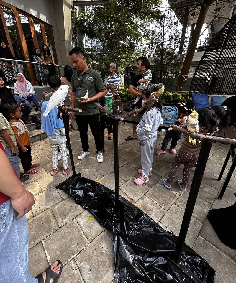 Saatnya quality time bersama si kecil! School Holidays di Nemuru Grand Bhuvana Ciawi menghadirkan berbagai paket spesial dengan aktivitas kreatif, area bermain, dan pengalaman liburan yang nyaman untuk seluruh keluarga.