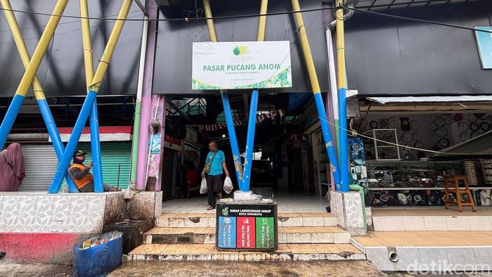 Pasar Pucang Anom, Surabaya.