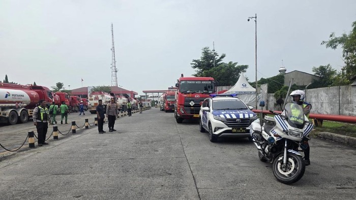 Suasana pengamanan SPBU di Sumut oleh petugas kepolisian