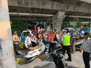 21 Motor Parkir di Trotoar ITC Kuningan Diangkut Dishub Jaksel