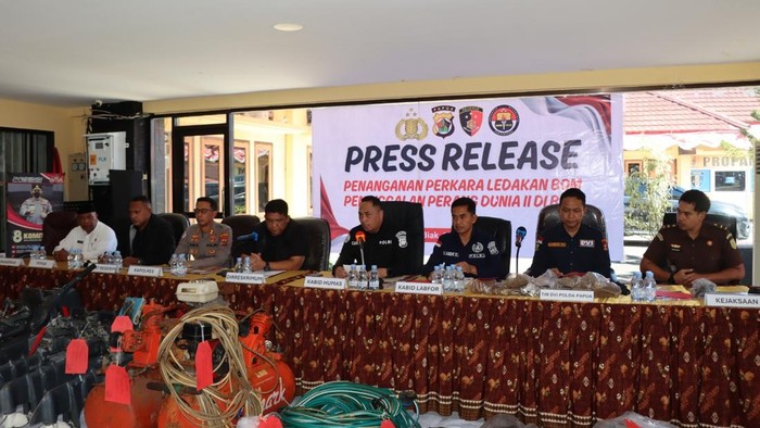 Polda Papua merilis perkembangan kasus ledakan bom peninggalan Perang Dunia II di Biak Numfor.