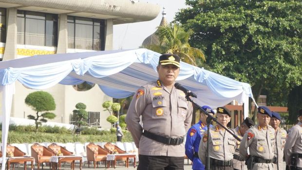 Polda Riau menggelar Apel Gelar Pasukan Pengamanan Riau Bhayangkara Run 2026 Polda Riau menggelar Apel Gelar Pasukan Pengamanan Riau Bhayangkara Run 2026. Apel dipimpin Karoops Polda Riau Kombes Ino H, di lapangan kantor Gubernur Riau, Kamis (16/7/2026) pagi.