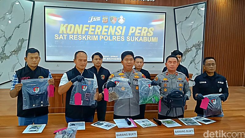 Polisi menunjukan sejumlah barang bukti pembunuhan Yani di Sukabumi
