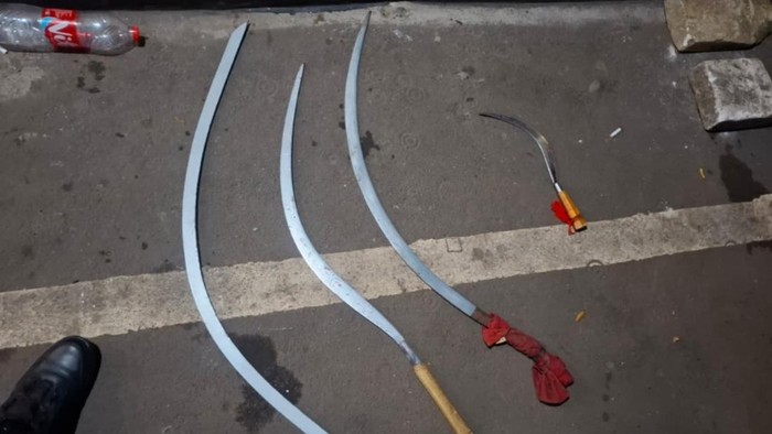 Polisi menyita senjata tajam dari 6 pemuda yang hendak tawuran di Depok.
