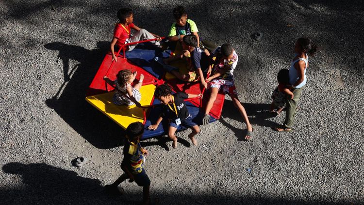 Potret Kehidupan Pengungsi Venezuela, Anak-Anak Tetap Bermain Meski Dilanda Gempa