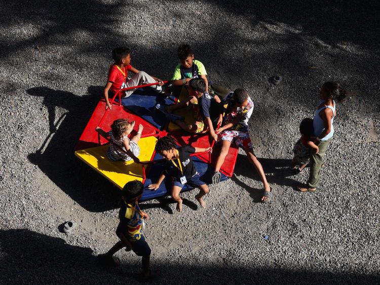 Potret Kehidupan Pengungsi Venezuela, Anak-Anak Tetap Bermain Meski Dilanda Gempa