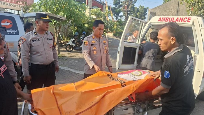 Seorang pemancing bernama Sulismono (33) warga Desa Baturejo Kecamatan Sukolilo, Kabupaten Pati ditemukan meninggal dunia di persawahan Desa Sidomulyo Kecamatan Jekulo, Kudus, Kamis (16/7/2026).
