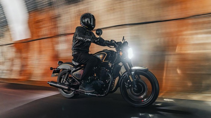 Royal Enfield Indonesia akan menjual Shotgun 650 edisi terbatas hasil kolaborasi dengan builder, Rough Crafts.