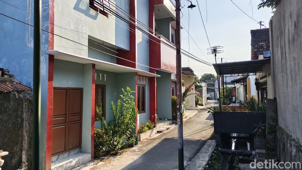 Rumah Bupati Etik Suryani di Laweyan Rumah Bupati Sukoharjo nonaktif Etik Suryani di Laweyan, Solo digeledah, Kamis (16/7/2026).