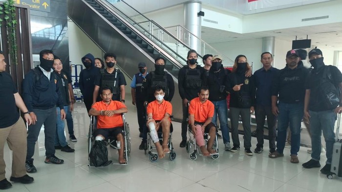 Tiga tersangka penyerang polisi dan bandar narkoba di Katingan tiba di Palangka Raya.
