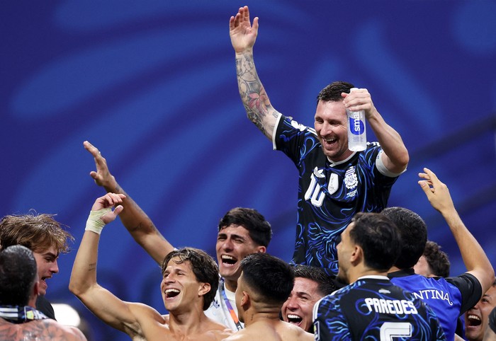 Soccer Football - FIFA World Cup 2026 - Semi Final - England v Argentina - Atlanta Stadium, Atlanta, Georgia, U.S. - July 15, 2026 Argentinas Lionel Messi celebrates with teammates after the match IMAGN IMAGES via Reuters/Brett Davis