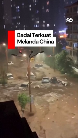 Video: Topan Bavi Hantam China, Banjir Hebat Hanyutkan Kendaraan!