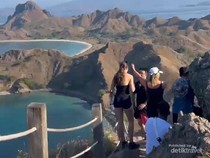 Viral Turis Omelin Turis Buang Sampah di Pulau Padar, Cek Etika Liburan di Sana