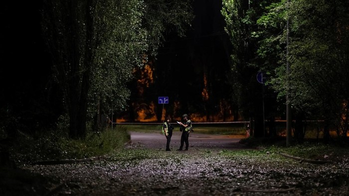 Firefighters work at the site of a Russian missile strike, amid Russia's attack on Ukraine, in Kyiv, Ukraine July 16, 2026. REUTERS/Gleb Garanich