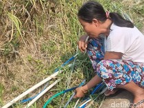 Warga Bonpon Gunungkidul Gantian Sedot Selang Pakai Mulut demi Air Bersih
