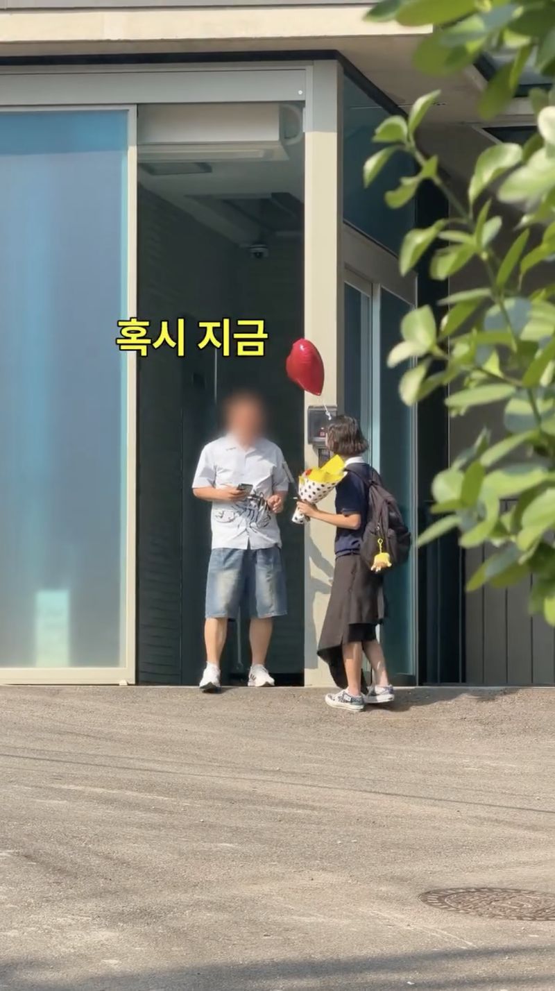 YouTuber wanita asal Korea Selatan menuai kritik karena aksi nekat mendatangi kantor agensi Jennie BLACKPINK. YouTuber wanita asal Korea Selatan menuai kritik karena aksi nekat mendatangi kantor agensi Jennie BLACKPINK.