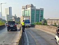Hati-hati! Ada Tumpahan Solar di Flyover Pesing Arah Cengkareng