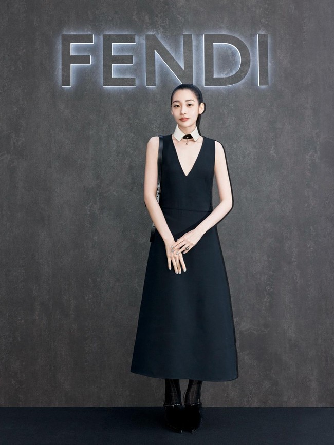 Adu Gaya Kim Min Ha & Go Hyun Jung Tampil Beda Usai BB Turun di Acara Fendi