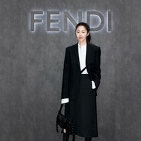 Selain Kim Min Ha, ada Go Hyun Jung yang baru-baru ini juga membantah dugaan melakukan diet ketat. Banyak netizen yang menyorot bagaimana keduanya semula terlihat chubby. Kini terlihat bak beda orang di acara Fendi. Foto: Instagram