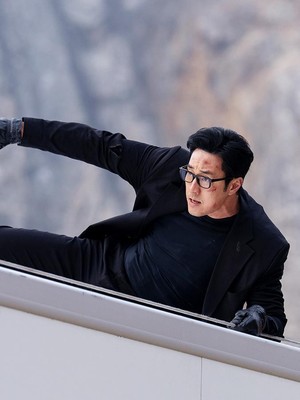 Spoiler Agent Kim Reactivated, Geng Bapak-bapak Lawan Penjahat