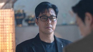 Ketegangan antara dua karakter ini bisa kamu saksikan malam ini di Agent Kim Reactivated. (Foto: dok. SBS)