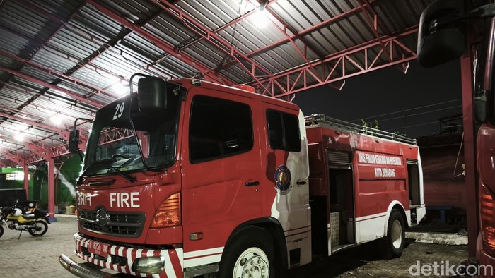 Armada pemadam yang berada di Mako Damkar Kota Semarang, Kecamatan Semarang Tengah, Jumat (17/7/2026).