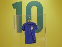 Jersey Pele di Final Piala Dunia 1958 Terjual Rp 88 Miliar