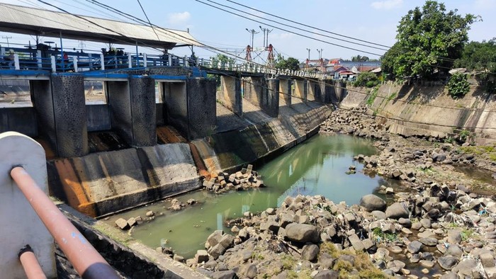 Tinggi Muka Air Bendung Katulampa Bogor Sentuh 0 Cm Imbas Kemarau