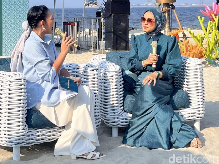 Rayakan 10 tahun, Linda Anggrea cerita awal Buttonscarves dari mimpi kecil. Kini jadi brand hijab global, kunci suksesnya ada pada cerita dan dukungan komunitas.