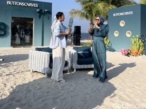 Buttonscarves merilis koleksi musim panas bertajuk Buttonscarves Tropical Paradise Takeover: Under The Sea di Land's End, Pantai Indah Kapuk (PIK2) selama satu bulan sampai 18 Agustus 2026.