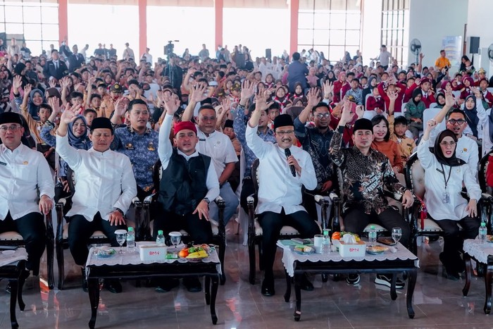 Di Depan Mensos, Ortu Siswa Sekolah Rakyat Pasuruan Ucapkan Ikrar Mandiri