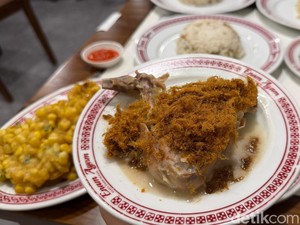 Enam Ayam: Cobain Ayam Pop Abon hingga Ayam Goreng Bawang Putih di Gading Serpong