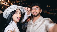 7 Potret Fuji Pamer Kedekatan Dengan Rakin Khan di Utah Gala, Go Public?