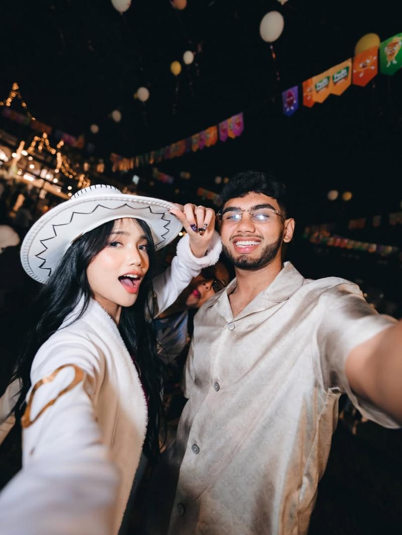 7 Potret Fuji Pamer Kedekatan Dengan Rakin Khan di Utah Gala, Go Public?