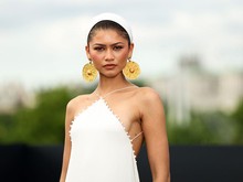 Zendaya Tuai Kritik Gara-gara Pakai Anting Artefak Bersejarah Iran, Kok Bisa?