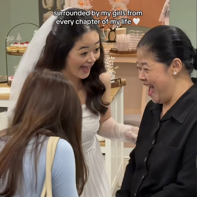 Cute... Bridal Shower Gisela Cindy Didampingi Ibunda