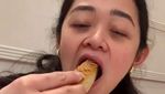Momen Gisela Cindy Kulineran di Kanada, Cicip Garlic Bread hingga Pretzel