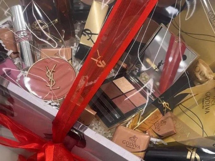 Hadiah Makeup YSL