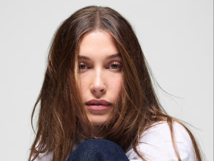 Hailey Bieber Rilis Jeans Bareng GAP.