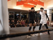 Video: Rahasia Aman Pegulat SmackDown Pasca Dibanting Keras!