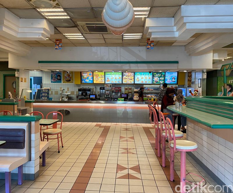 Interiornya Tak Berubah Sejak 1992, A&W Rawamangun Jadi Tempat Bernostalgia A&W Rawamangun Jadi Tempat Bernostalgia